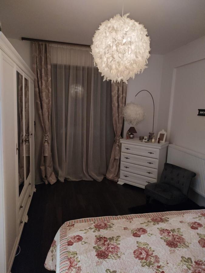 The Unique Apartment Roşu Exteriör bild